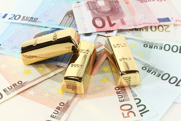 Goldbarren und Euro