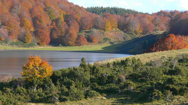 lac de montcyn&egrave;re
