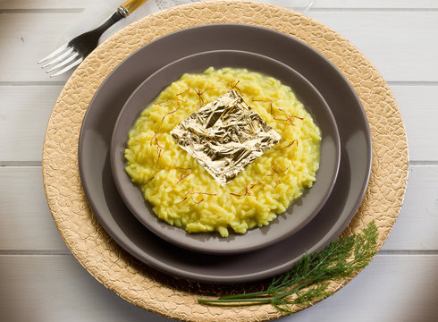 saffron risotto with gold leaf (original Gualtiero Marchesi's re