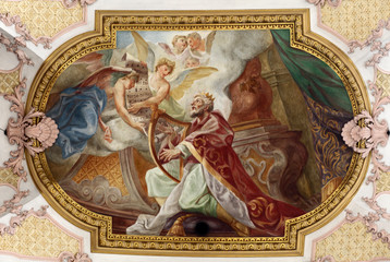 Fototapeta na wymiar Pułap fresk w kościele Świętego Piotra w Monachium, Niemcy