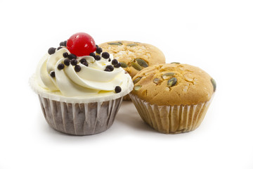 raisin cup cake and black forest cup cake