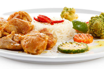 Fried chicken nuggets, white rice and vegetables