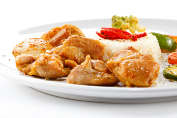 Fried chicken nuggets, white rice and vegetables
