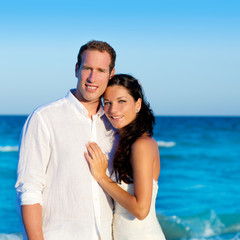 Fototapeta na wymiar couple in love hug in blue sea vacation