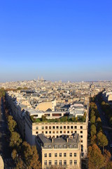 Fototapeta na wymiar Panorama de Paris vue depuis le sommet de l'Arc de Triomphe à Paris