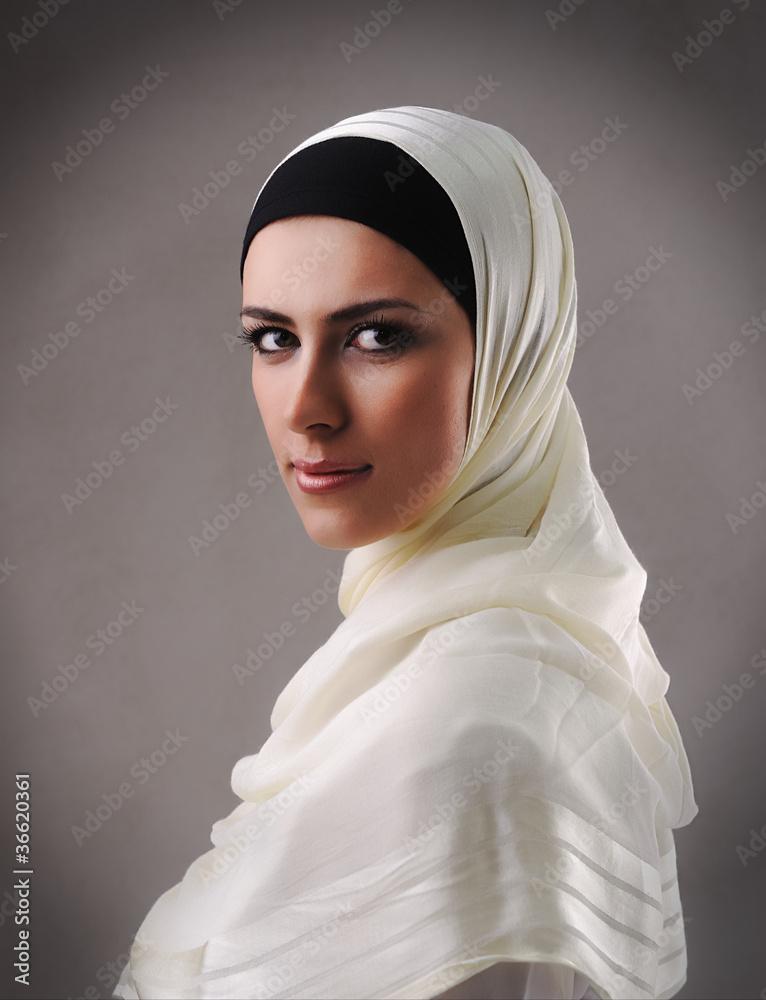 Wall mural muslim beautiful girl