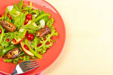 Rucola Salat mit Datteln,Apfel und Tomate