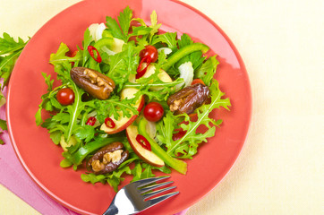 Rucola Salat mit Datteln,Apfel und Tomate