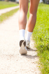 Junge Frau beim joggen