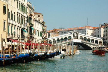 Obraz premium Rialto Bridge in the City of Venice Italy