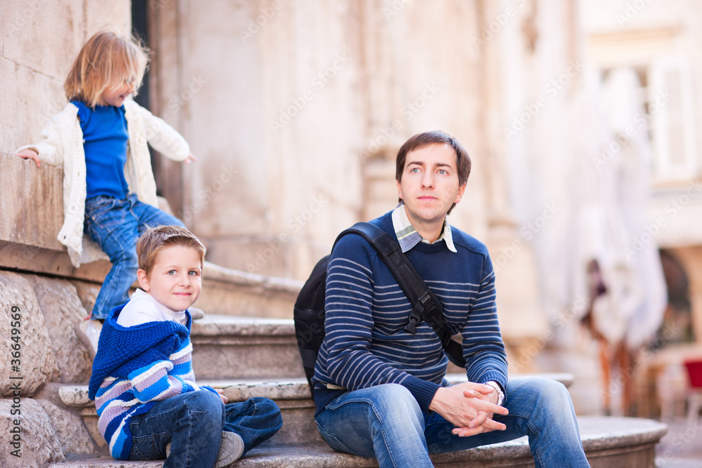 Wall mural tourists family relaxing