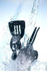 Washing kitchen ware