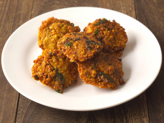 close up of a plate of masala vada