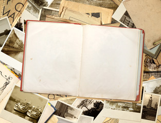 Obraz premium Old book and photos