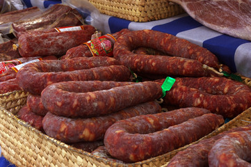 Saucissons secs.