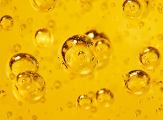 Air bubbles in oil