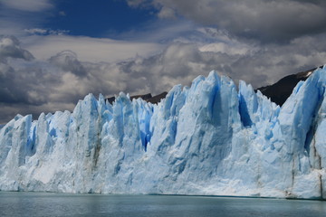 Fototapeta na wymiar Perito Moreno glacier with mountains and amazing colours