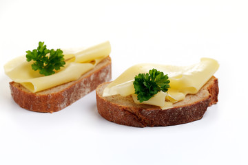 Krustenbrot mit Maasdamer Käse