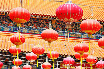 Fototapeta na wymiar Orientalne Lampiony dla azjatyckiej świątyni