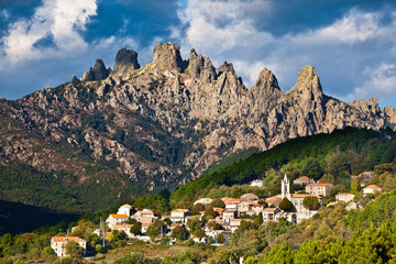 Fototapeta na wymiar Igły Bavella wieś Zonza, Korsyka