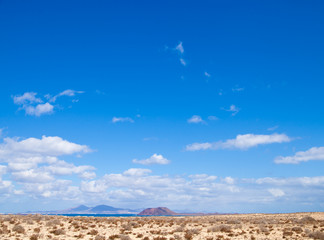 Fototapeta na wymiar Fuerteventura, view towards Isla de Lobos and Lanzarote