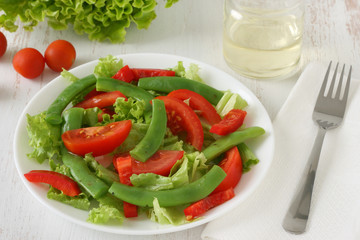 salad with green beans and white wine