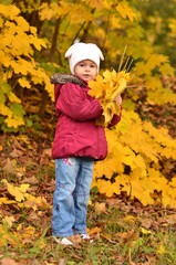 b&eacute;b&eacute; avec feuilles