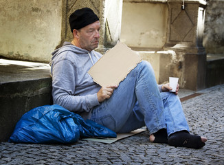 Arbeitsloser Bettler ist Obdachlos