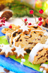 Aufgeschnittener Weihnachtsstollen