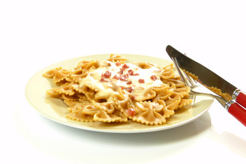 Vollkornnudeln mit Käsesoße / Whole grain pasta with cheese sauc