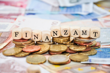 Finanzamt Schriftzug