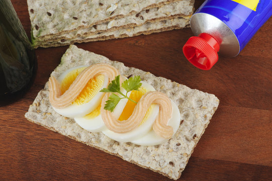 Crispbread with egg slices and roe spread