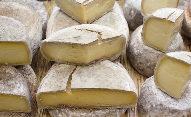 Tommes de fromage français