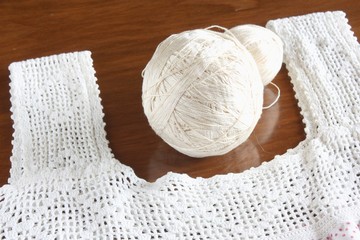 gomitoli di cotone e pizzo