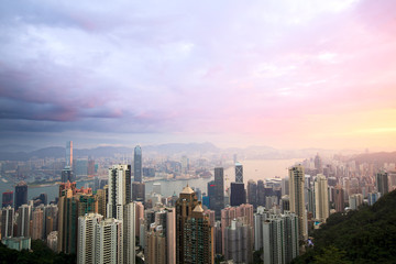 Fototapeta na wymiar Hong Kong Skyline z Victoria Peak o wschodzie słońca