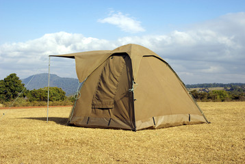 Lonely tent in the wild © Trombax