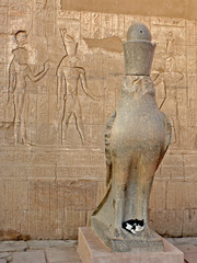 Horus als Sofaplatz