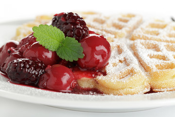 Waffeln mit Fruchtsoße