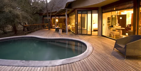 Fotobehang Afrika Zwembad op een terras bij een safarilodge in Zuid-Afrika  © HarmK