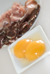 charcuterie et oeufs