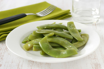 boiled green beans with salt