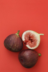 赤いバックの無花果