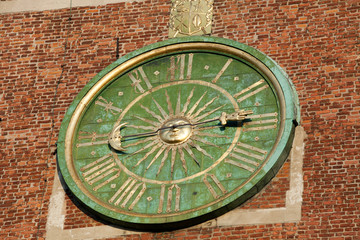 Fototapeta na wymiar . Kraków - zegara na wieży katedry na Wawelu