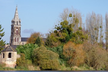 Eglise de Combourg (vu du lac)