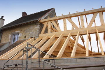 construction of the wooden frame of a roof, charpente en bois