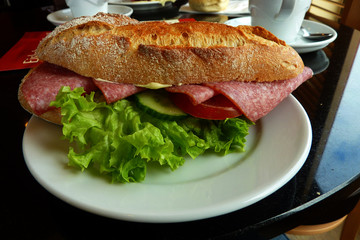 Salamibrötchen