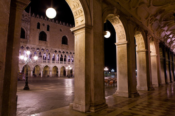 Piazza San Marco di notte Venezia