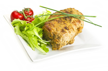 roast beef with lettuce and tomatoes