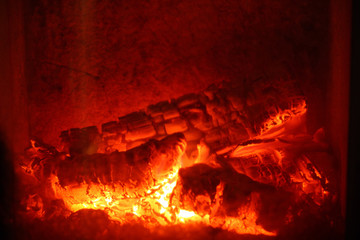 Kaminfeuer mit Glut