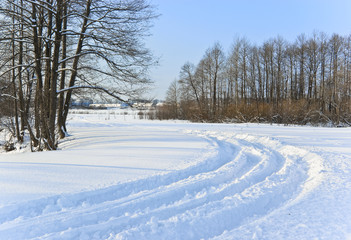 Fototapeta na wymiar Trace of powerful car in hard snow